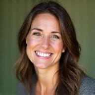 Dr. Sophie Bennett, smiling nutritionist